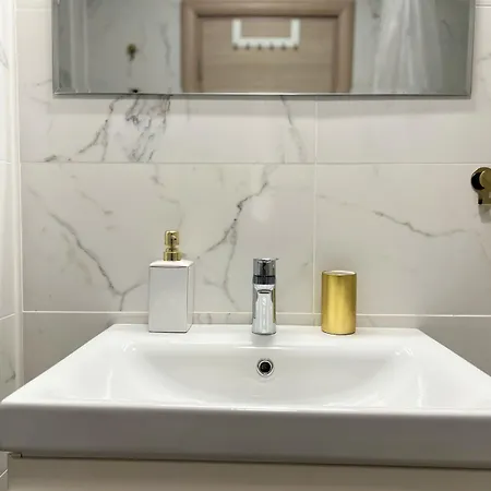N10 By Aleezzi Apartament