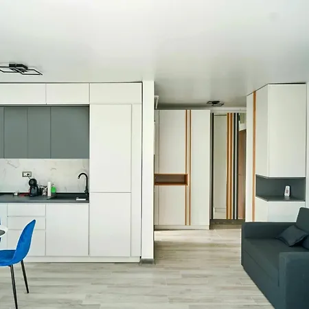 N10 By Aleezzi Apartament *