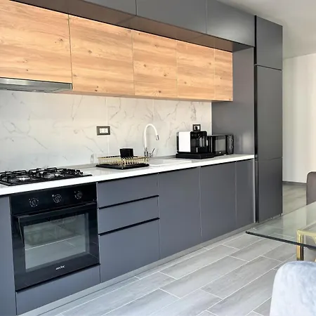N10 By Aleezzi Apartament *