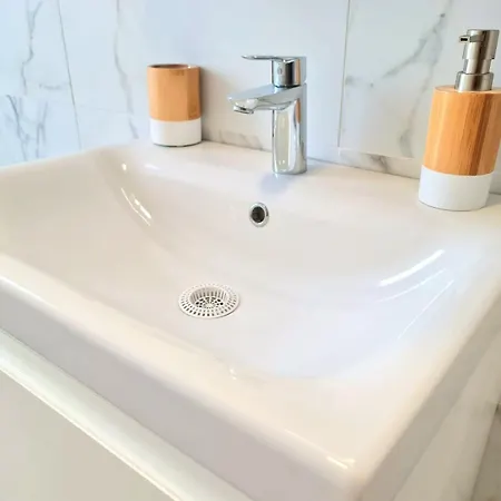 N10 By Aleezzi Apartment Navodari