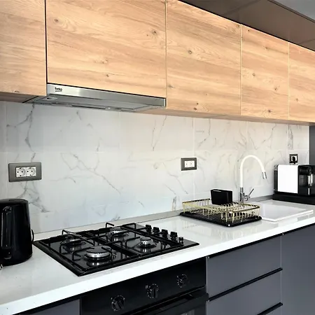 N10 By Aleezzi Apartment