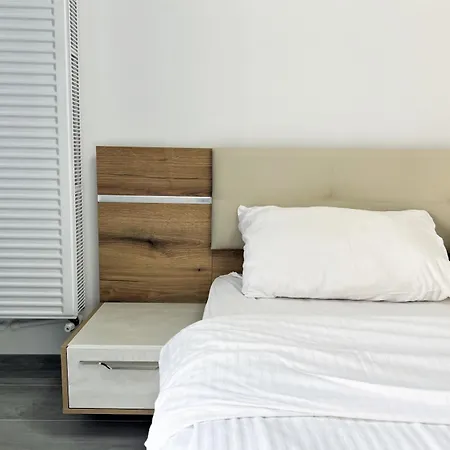 N10 By Aleezzi Apartment *
