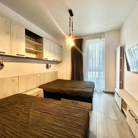 N10 By Aleezzi Apartment
