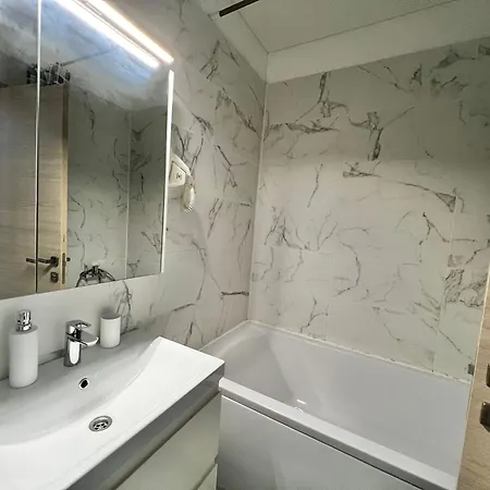 N10 By Aleezzi Apartment